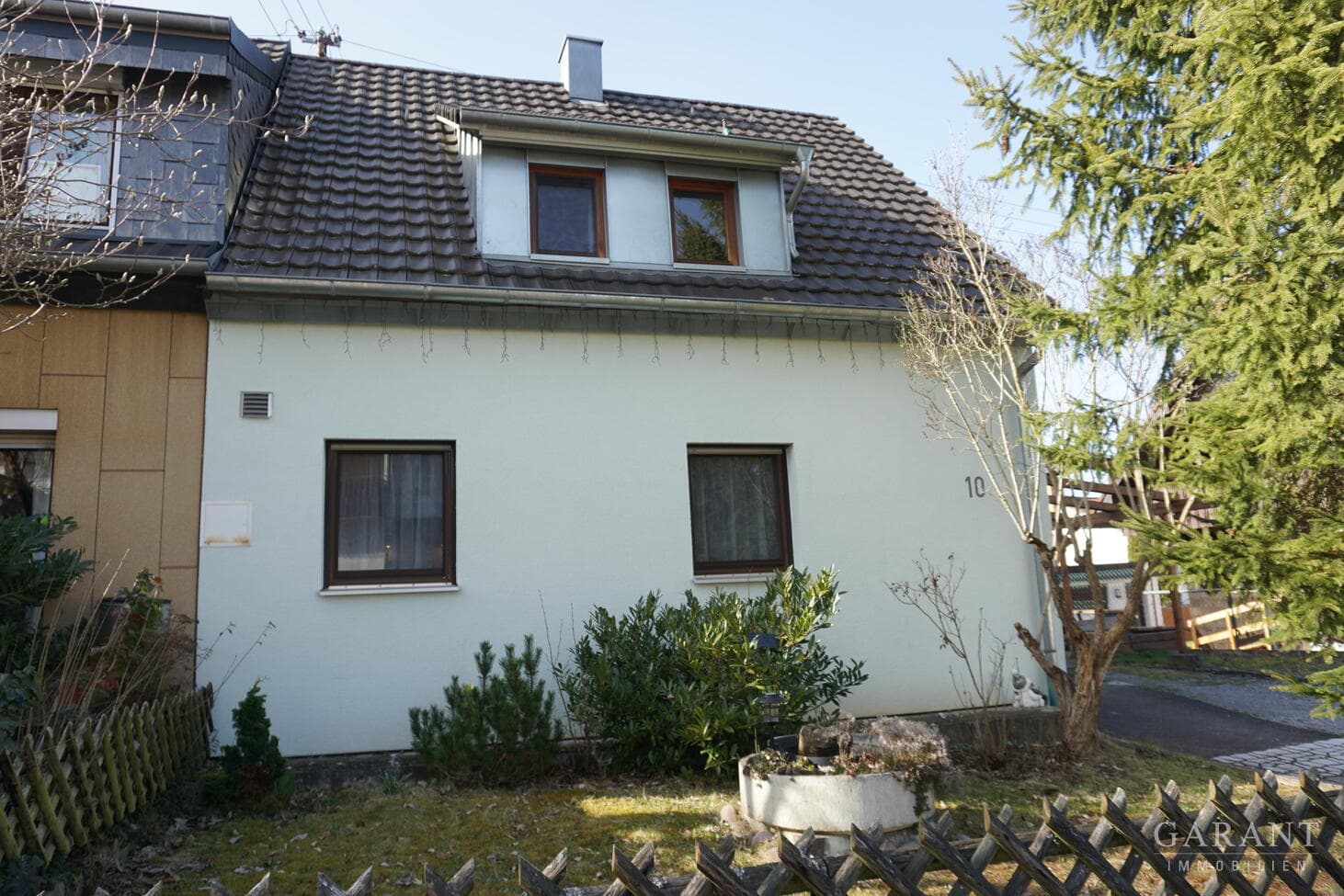 Top modernisierte DHH mit KfW-C Effizienz, Kaminofen & Ausbaupotenzial in Weil im Schönbuch