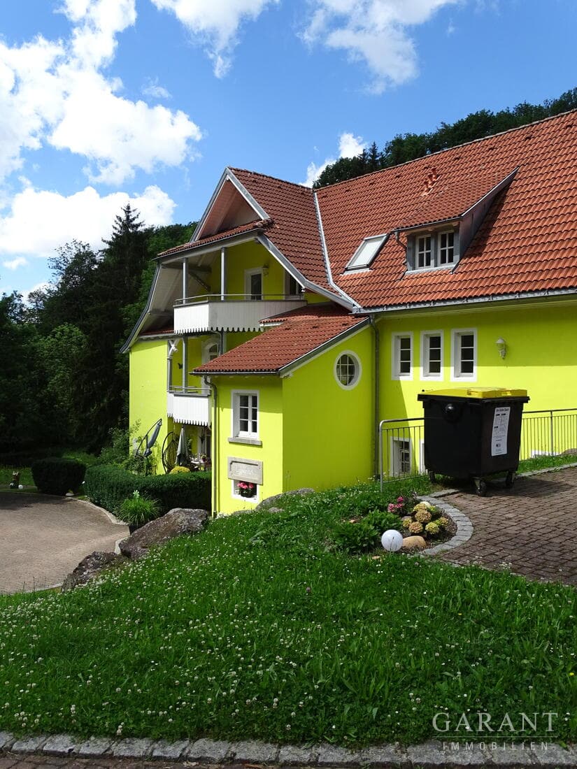 Charaktervolles Mehrfamilienhaus, eingebettet in einen großzügigen Park - geniale Kapitalanlage!