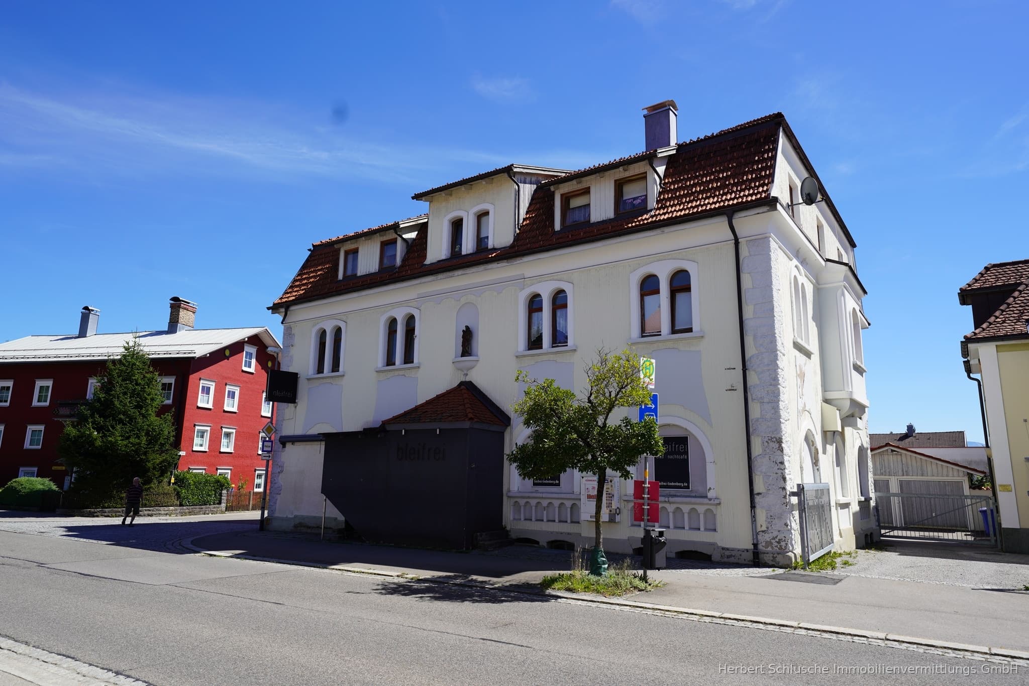 Imposantes Wohn und Geschäftshaus mit 5 schönen Wohnungen und einer Gewerbeeinheit