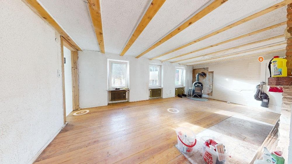 +++In sonniger, ruhiger Lage: Geräumiges 2-3 Familienhaus mit Balkon, überdachtem Freisitz, Garten und 2 Garagen in ruhiger Seitenstraße+++