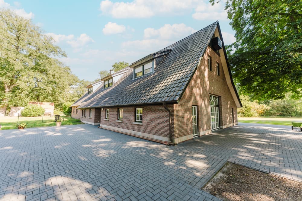 Landhausvilla mit weitläufigem Anwesen in Hoogstede