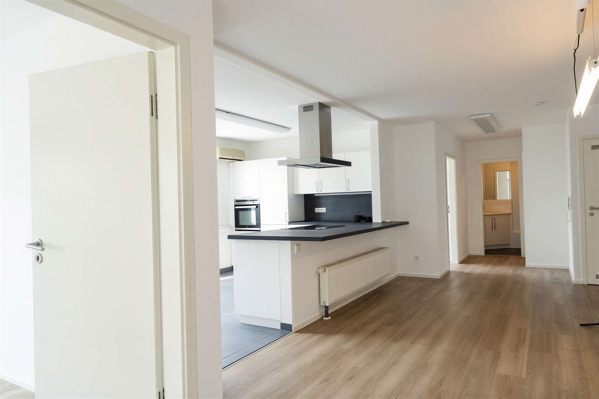 Klimaanlage + Komfort auf 149 m² im 1. OG , 5 Zimmer, Doppelcarport, HG nur 430,-