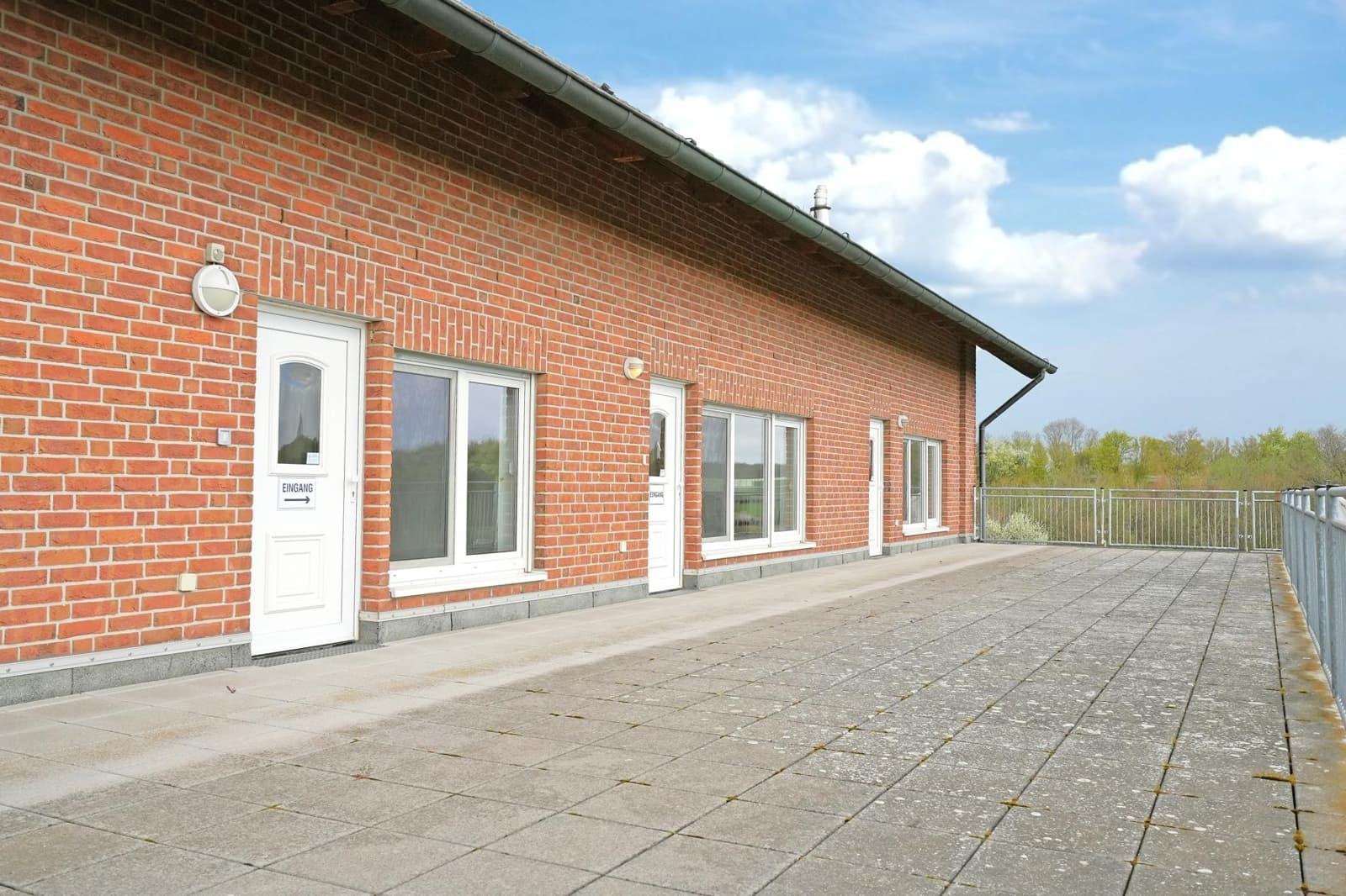 Großzügige Büroeinheit mit 5 Büroräumen und riesiger Terrasse im Grünen in Rheinberg