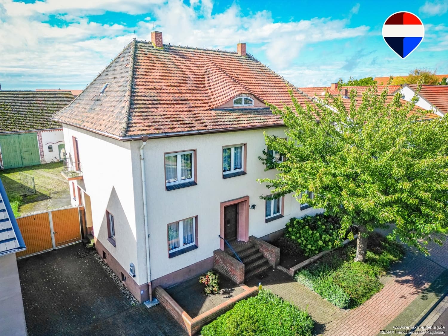 Viel Platz für Familie & Hobbys – EFH-Villa mit Scheune, Garagen und großem Grundstück