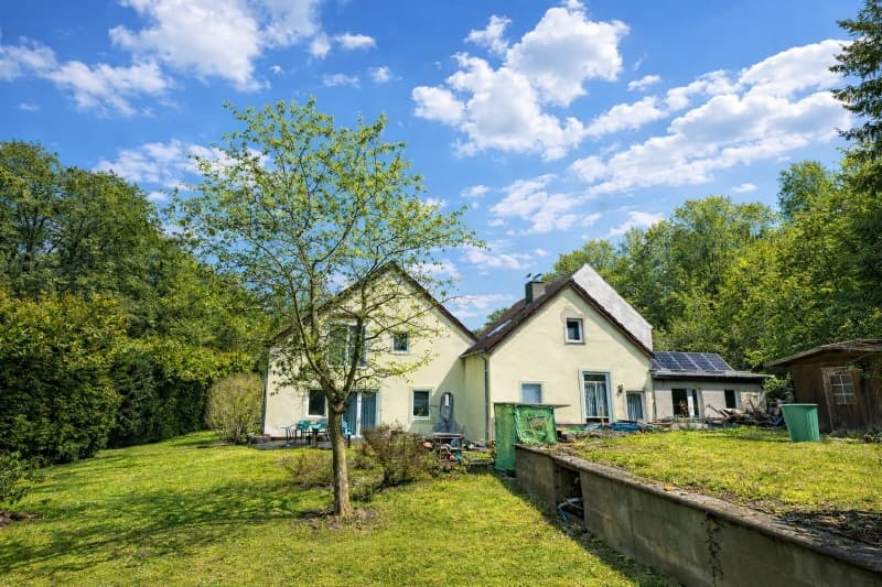 1-2-Familienhaus mit 2 Ferienwohnungen und großem Garten! Wenige Nachbarn inklusive!