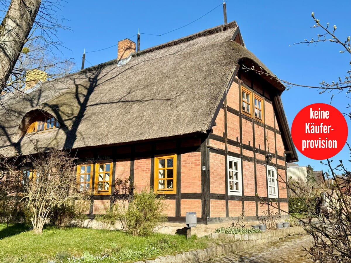 HORN IMMOBILIEN ++ tolles Reetdach-Fachwerkhaus in Alt Rehse bei Neubrandenburg, Denkmalschutz