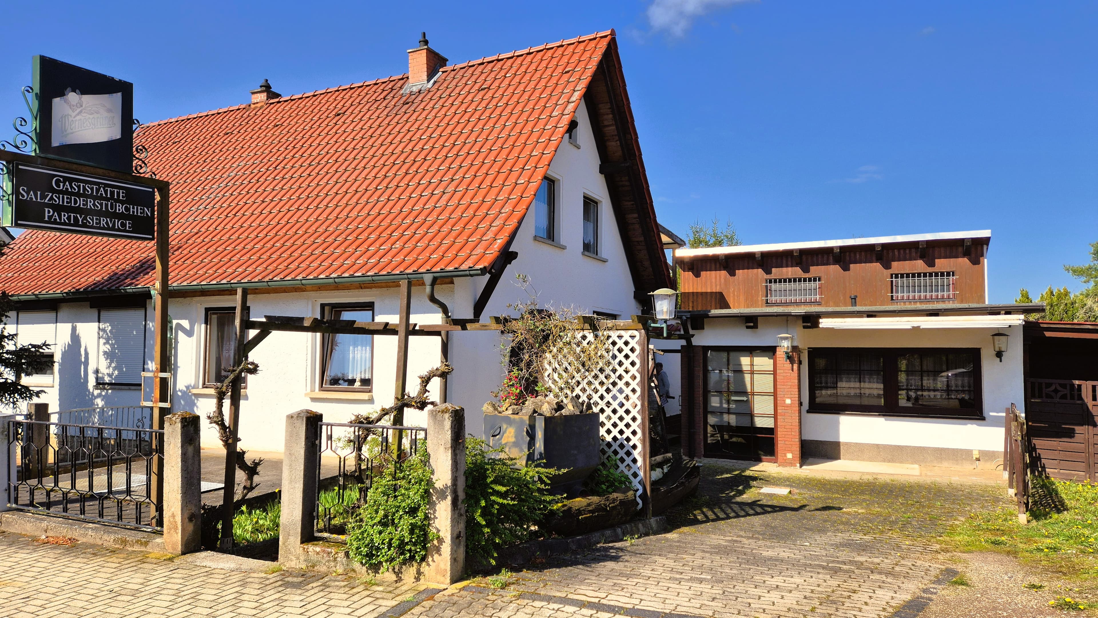 Doppelhaushälfte mit separatem Neubau in Artern