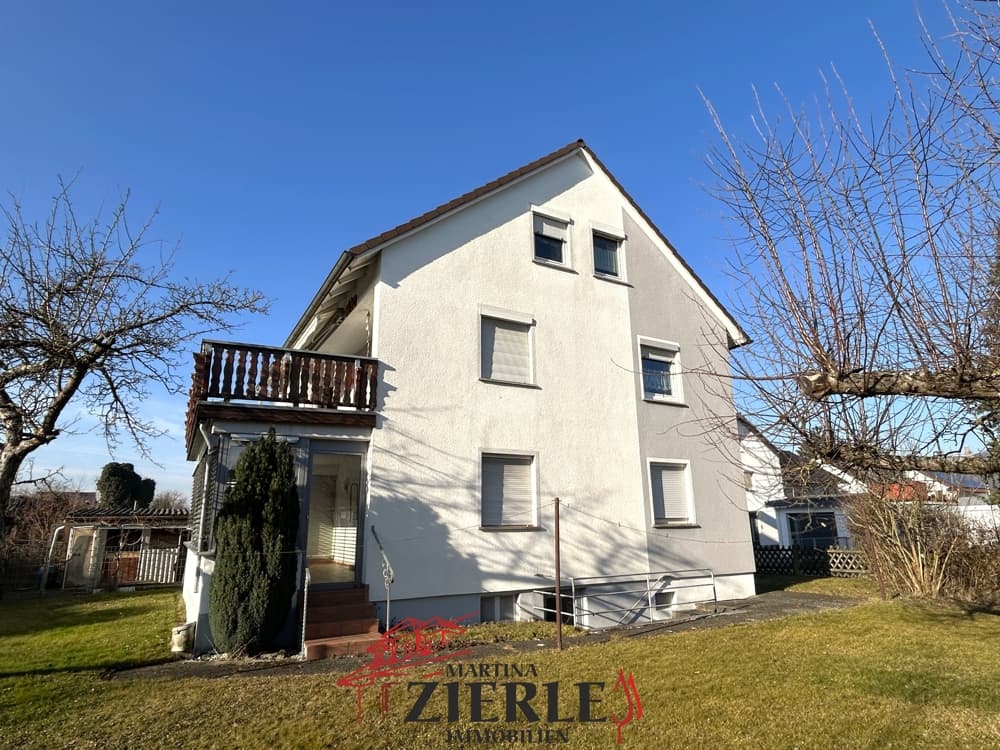 Großes Mehrfamilienhaus mit fantastischem Grundstück, Wintergarten, Keller und zwei Garagen!