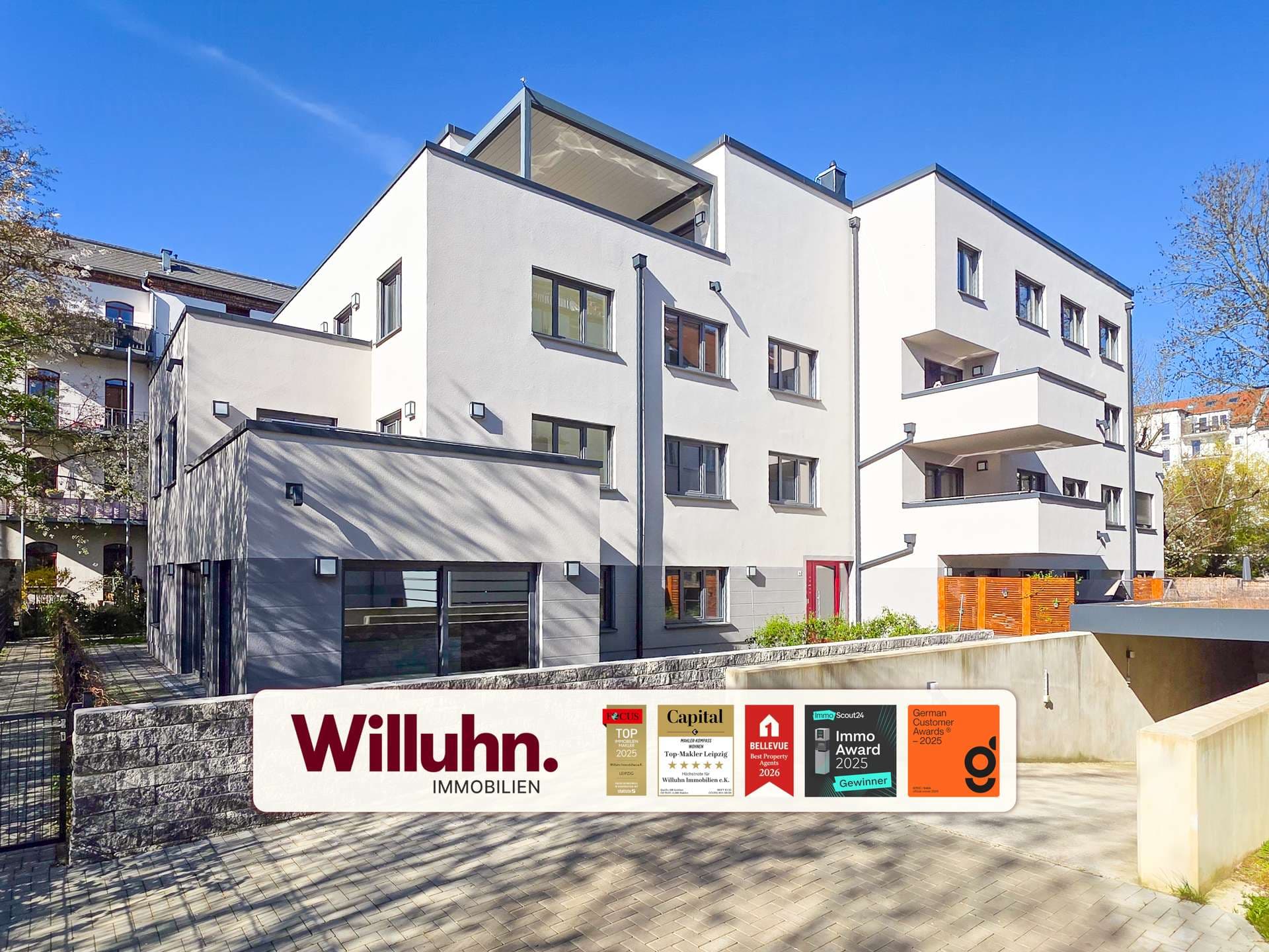 Neubau mit Tiefgarageneinfahrt