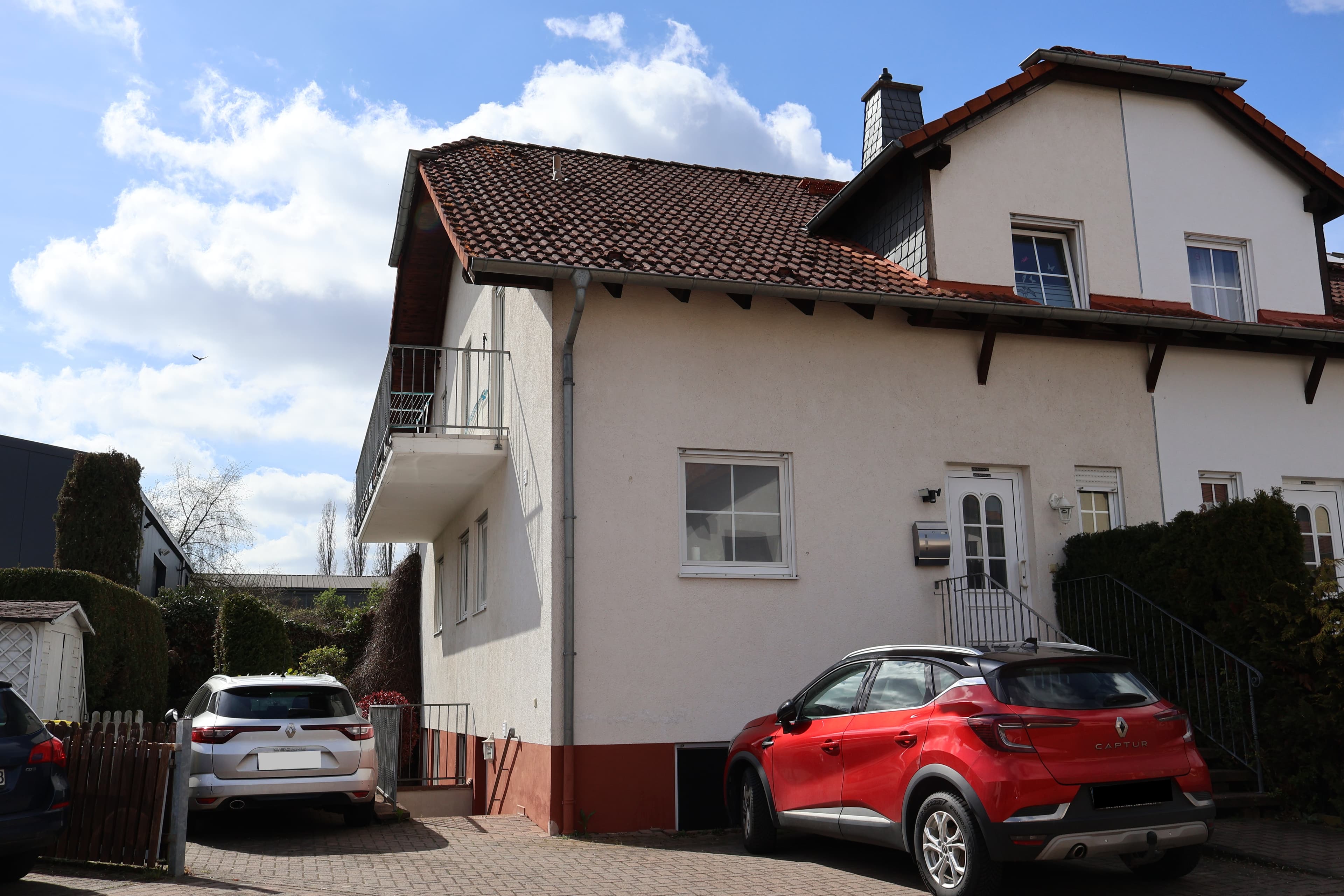 Gepflegte Doppelhaushälfte mit Einliegerwohnung, vermietet in Spiesheim