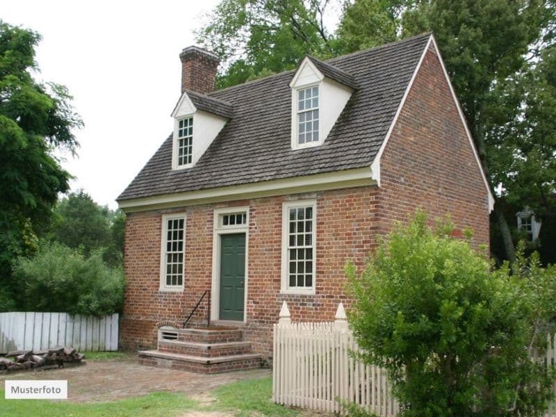 Einfamilienhaus mit Einliegerwohnung in 93138 Lappersdorf, Wolfsegger Str.