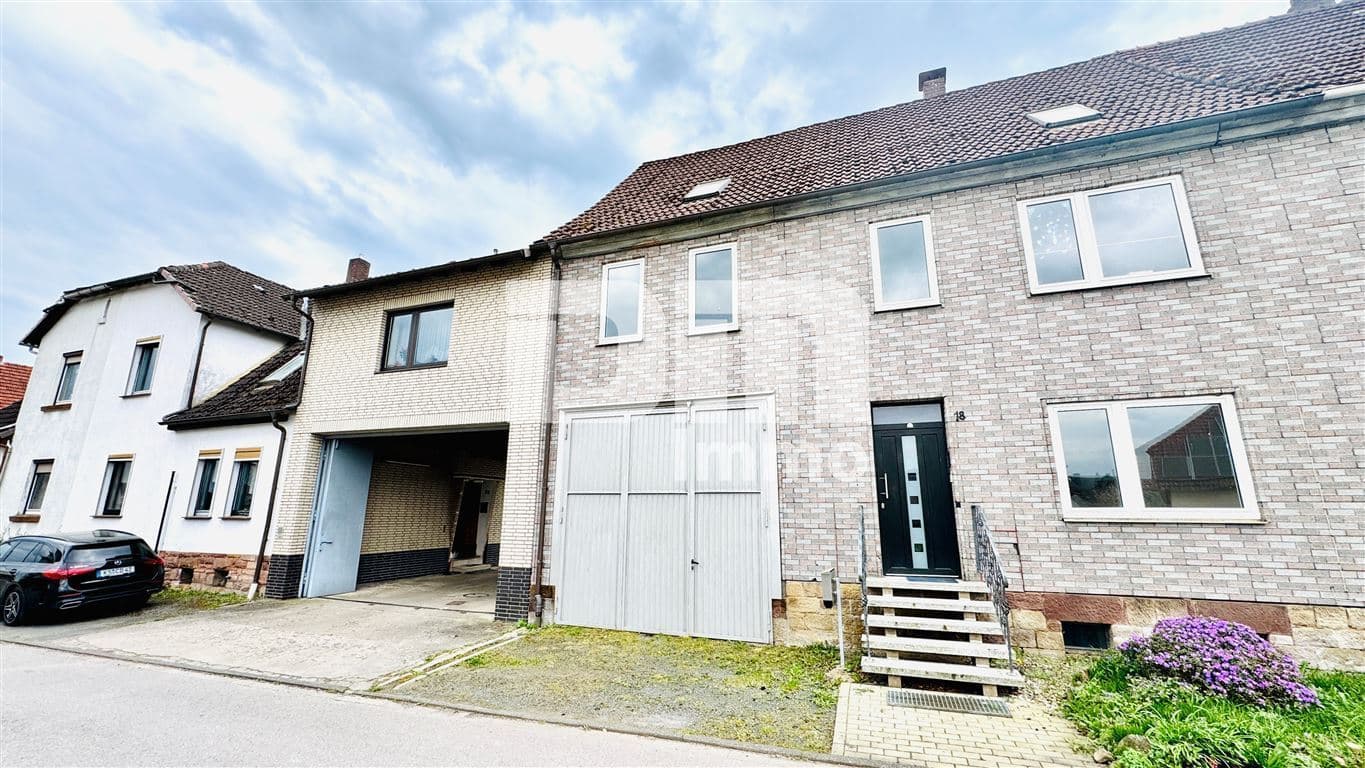 Einzigartiges Immobilien-Ensemble: Zwei Wohnhäuser MFH + EFH mit Halle auf ca. 5.300 m² Grundstück
