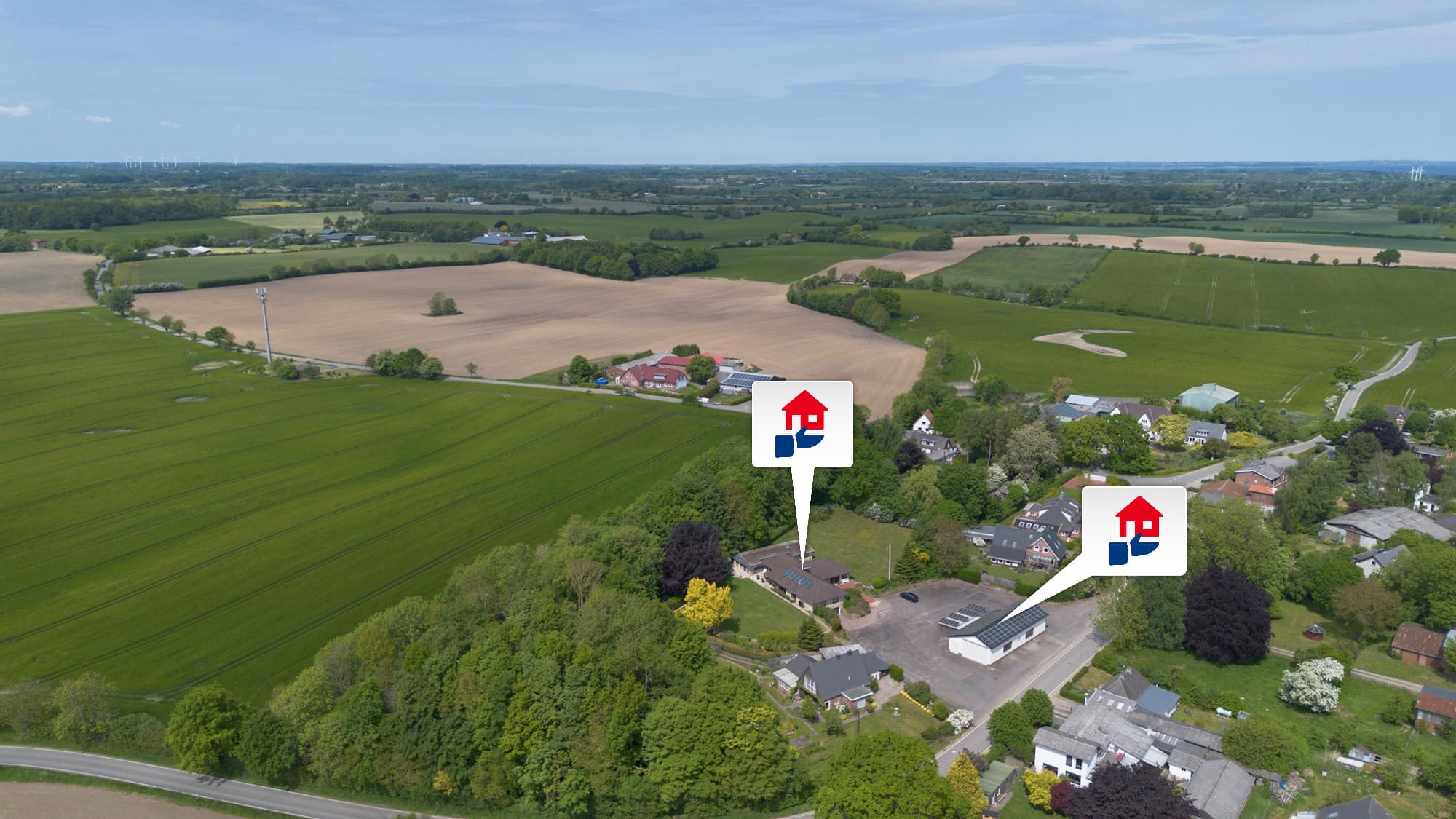 Winkelbungalow + große Speditionshalle mit Poolhaus, PV-Anlage, neuer Wärmepumpe