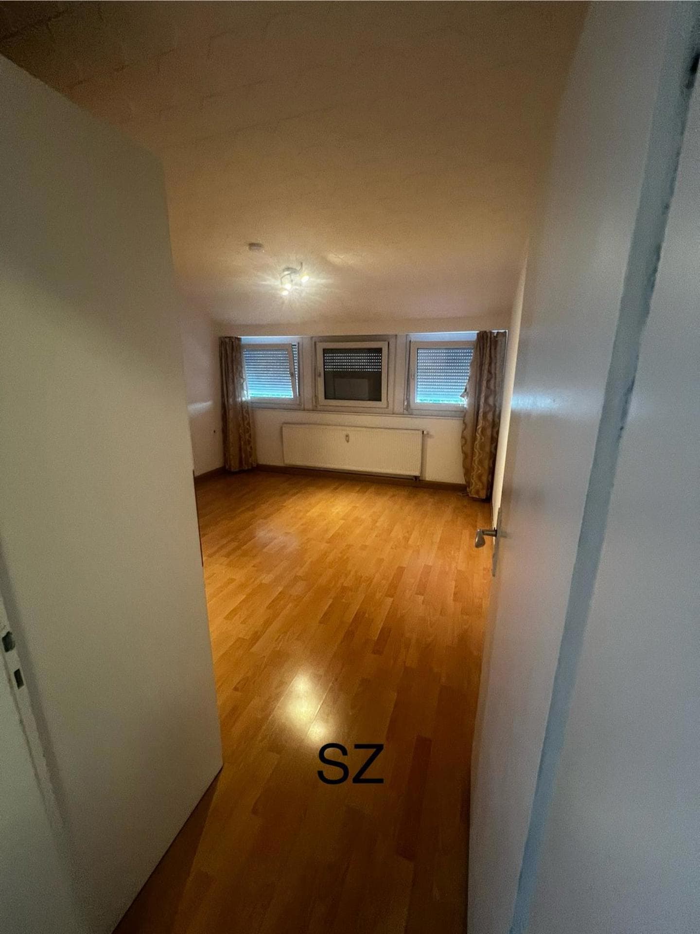 Schöne 3 Zimmer Wohnung mit Ausbaupotential auf ca. 120 qm!
