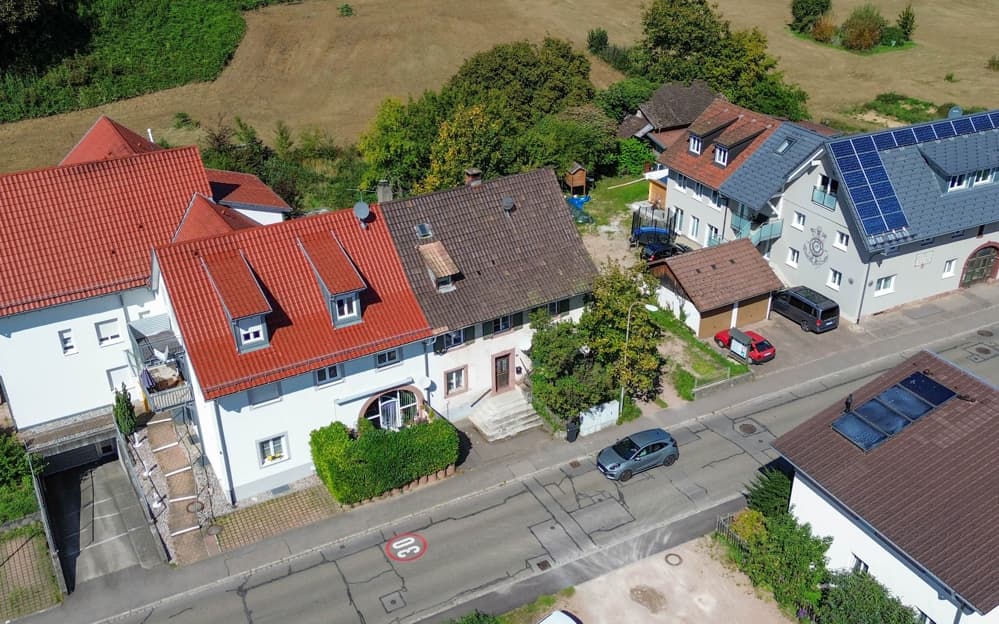 Doppelhaushälfte mit großem Potenzial: Sanieren, umbauen oder neu bauen in Lörrach-Hauingen