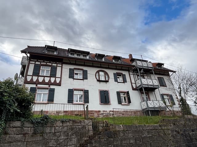 - Achtung Kapitalanleger -
Charmante 2 Zimmer Altbauwohnung in Gernsbach!