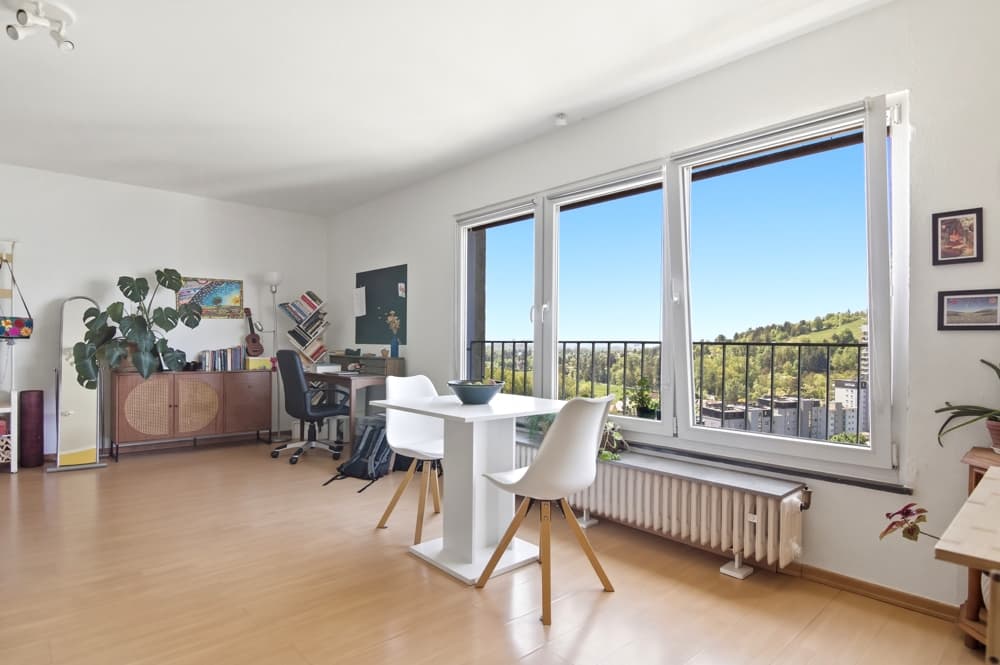 Wunderschöne Aussicht vom 13. Stock: 1-Zimmer-Wohnung in zentraler Lage-Stetten.