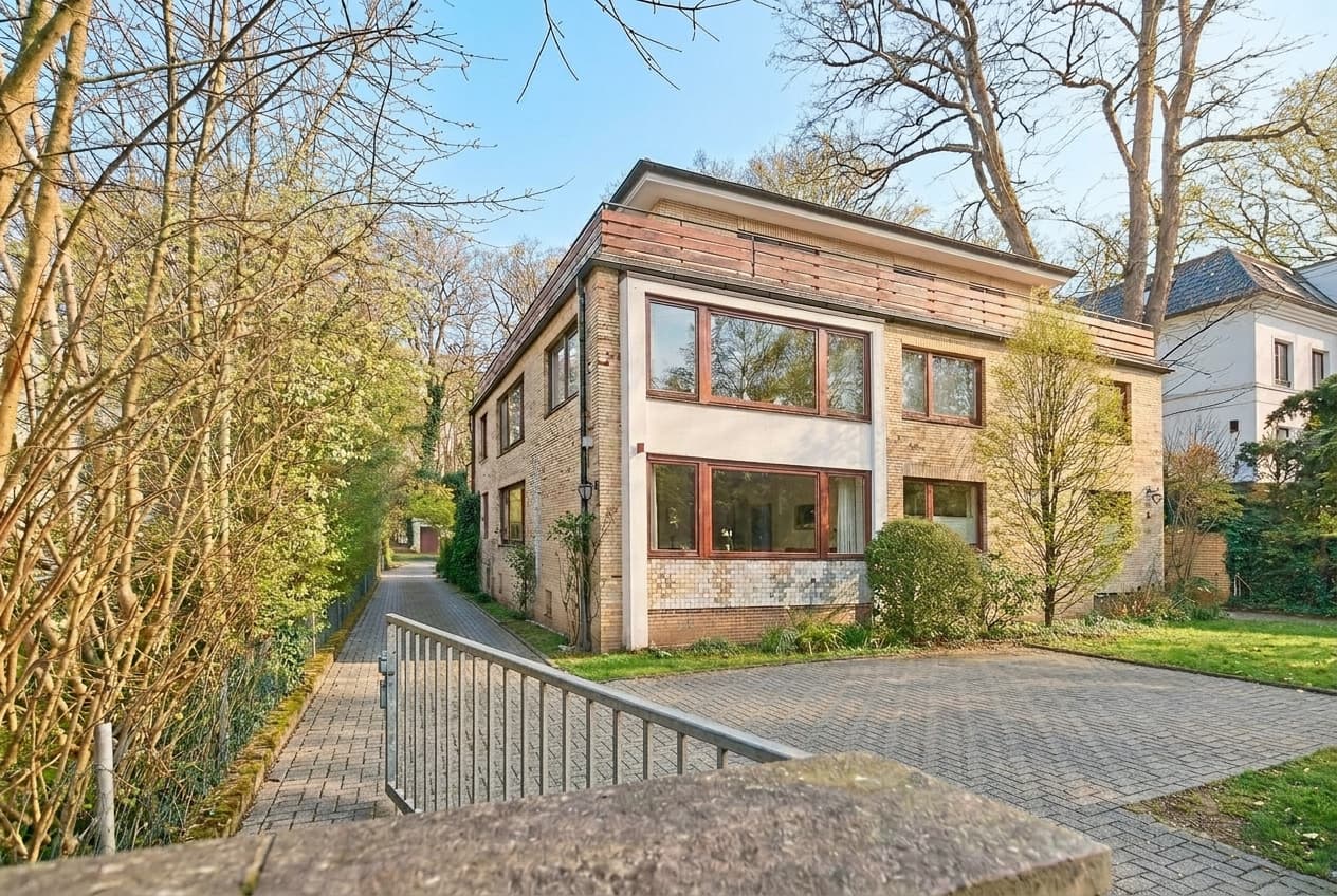 Sonniges Penthouse mitten in Blankenese mit grosser Terrasse und Blick in den Goßlers Park