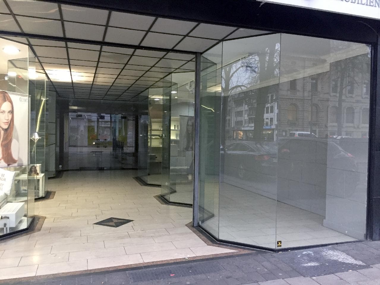 Schickes Ladenlokal in werbewirksamer, bekannter Lage auf der schönsten Einkaufsstraße von Krefeld!