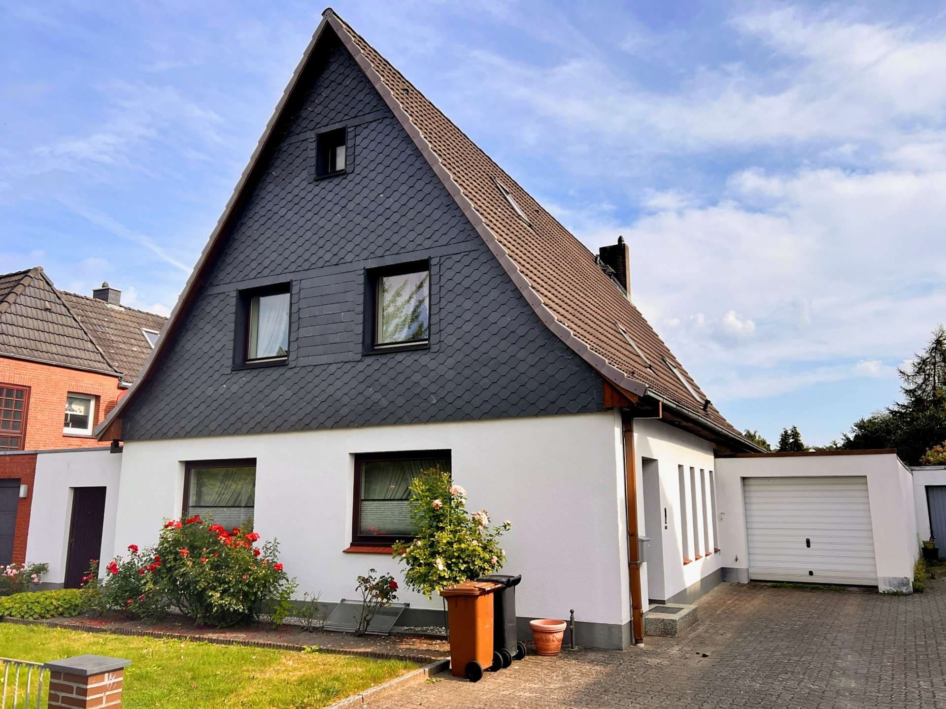 ***Wohnen in bester Lage - Geräumiges Einfamilienhaus mit großzügigen Garten***