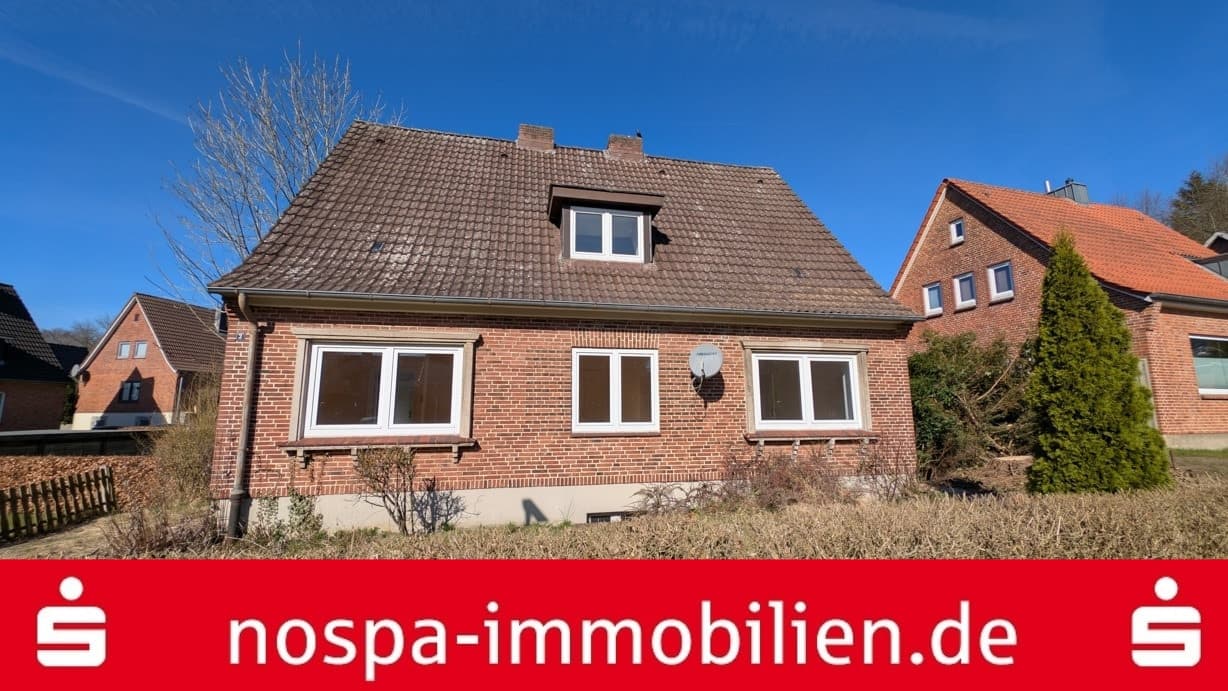 In zentraler und ruhiger Lage befindet sich dieses modernisierungsbedürftige Einfamilienhaus!