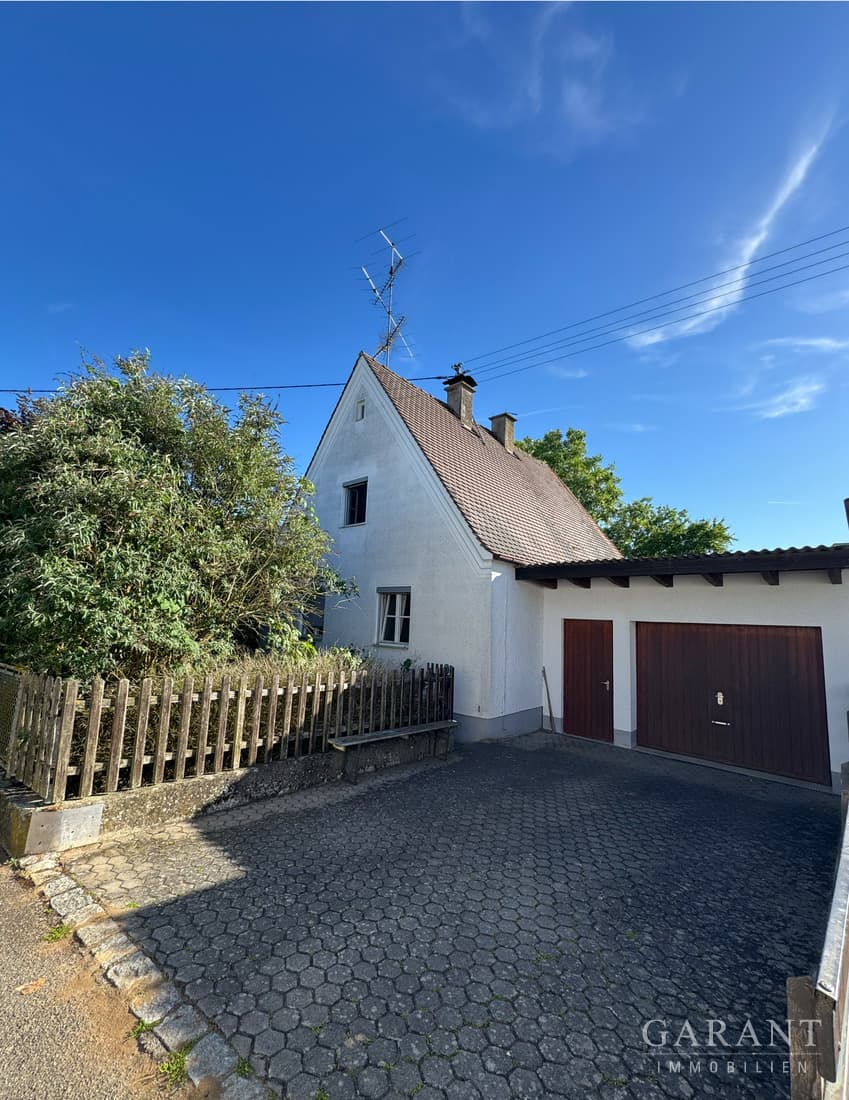 Charmantes Haus mit Traumgarten & Ausbaupotenzial