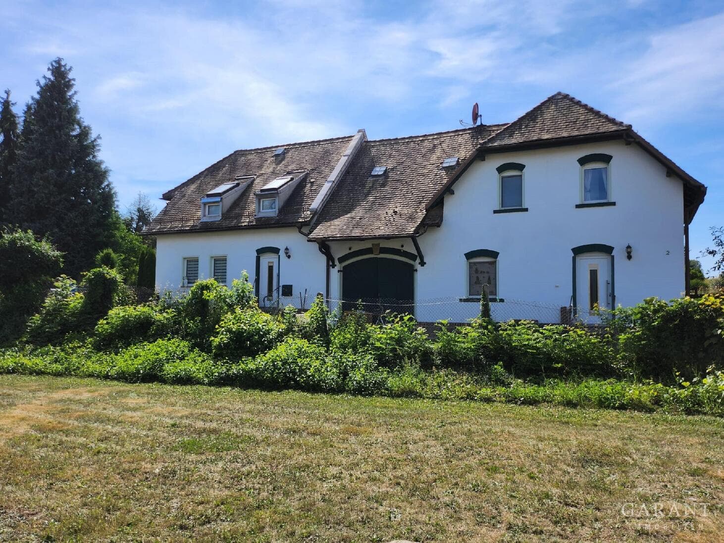 Geräumiges Einfamilienhaus mit Einliegerwohnung zu verkaufen