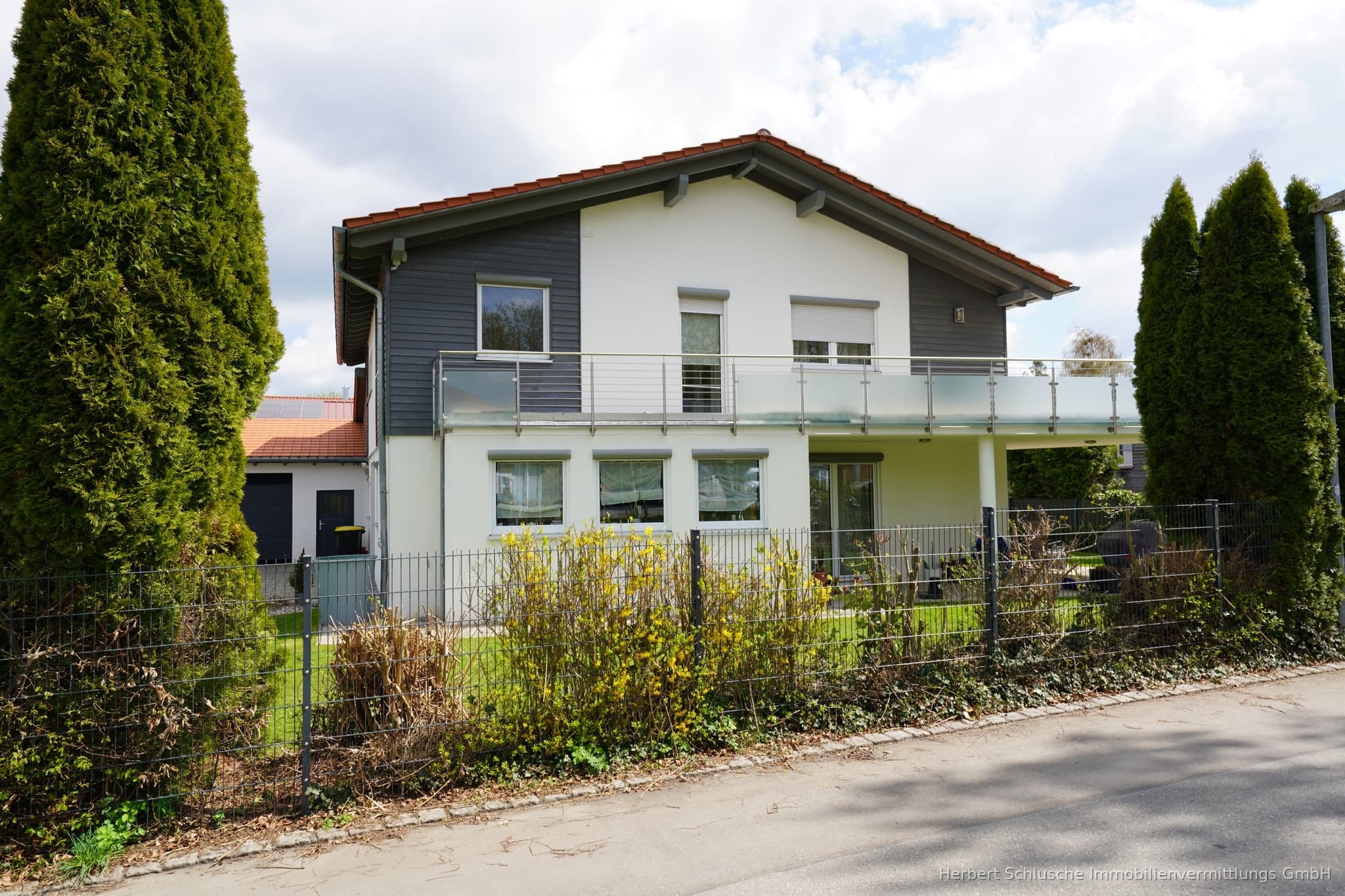 Exklusive Unternehmerresidenz, ideal als großes 1 oder 2 Familienhaus, nicht weit von Ravensburg