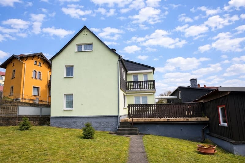 Hier ist viel Platz! Ein- bis Zweifamilienhaus mit großer Garage und Ferienwohnung