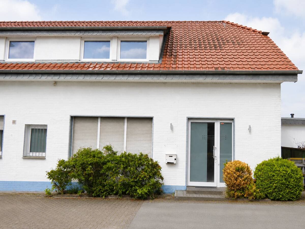 Büro / Praxis / Kleingewerbe  180 m² - mit vielen Stellplätzen - verkehrsgünstig gelegen in Bad Laer