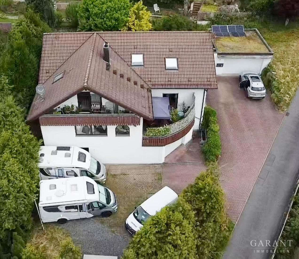 ***Gepflegtes Zwei- bis Dreifamilienhaus in ruhiger Umgebung***