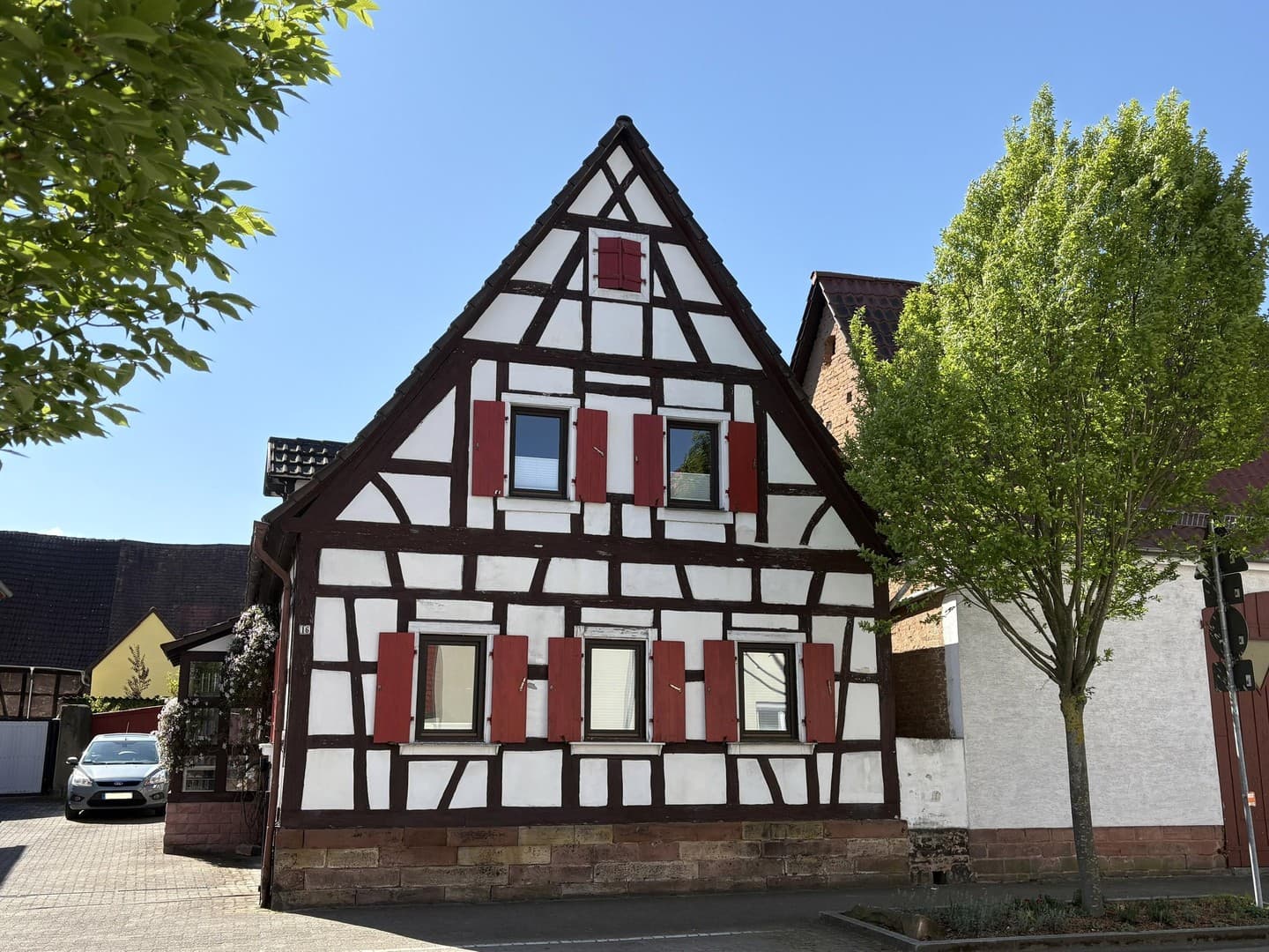 Großzügiges Haus mit Apartment, Scheune & möglichem Bauplatz Nähe Speyer