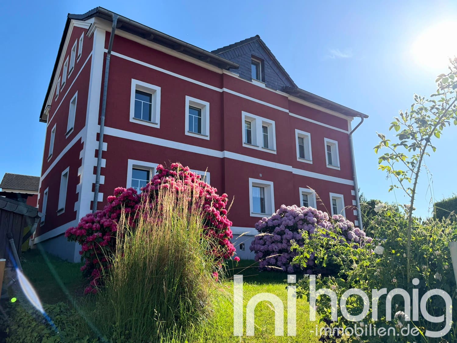 Stilvolles Einfamilienhaus mit Wohlfühlgarten und gemütlicher Terrasse