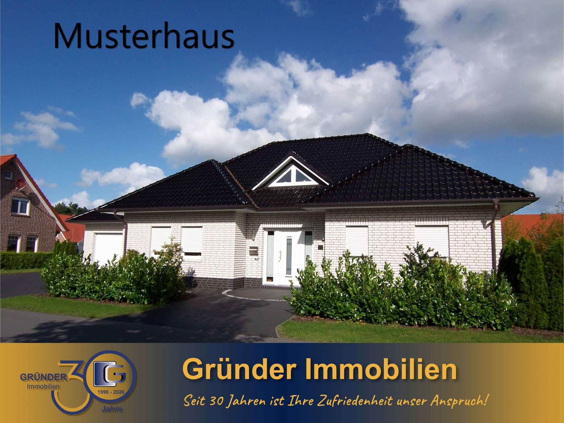 Repräsentativ wohnen: Moderner Walmdachbungalow schlüsselfertig zum Festpreis