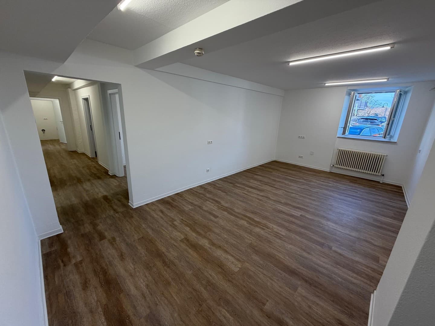 Wunderschöne kernsanierte Büroräume/Praxis mit 5 Zimmer im Erdgeschoss