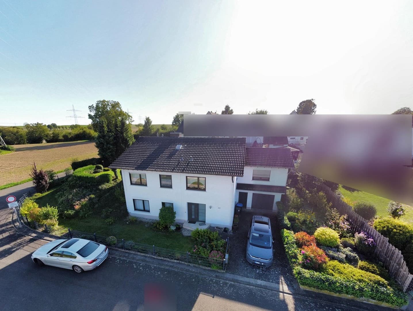 Gepflegtes Einfamilienhaus mit Garage und Garten in Ortsrandlage und Panoramablick  - von privat -