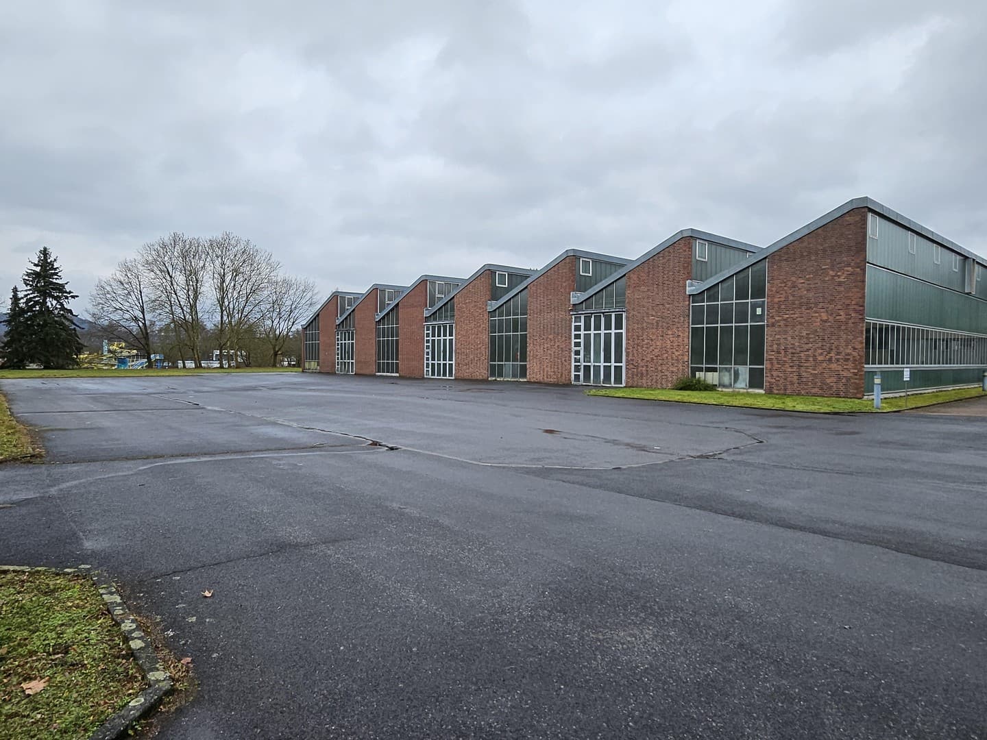 Vielseitige Produktions- & Lagerhalle 2.800 m² + 9.400 m² Freifläche in Wertheim-Bestenheid