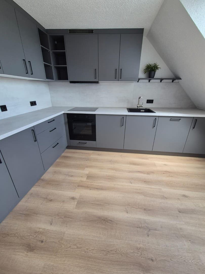 Frisch renovierte 5-Zi.-DG-Wohnung | Balkon | EBK | 85 m² | Schwäbische Alb | provisionsfrei