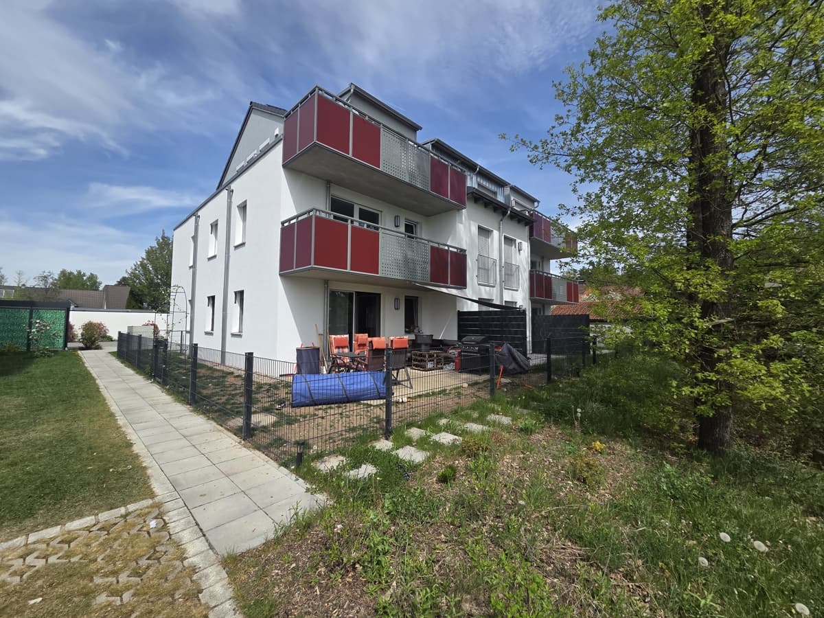 Wohnen in Altenstadt/WN - Exklusive, moderne 3-Zimmer-Wohnung mit Terrasse und Gartenanteil!