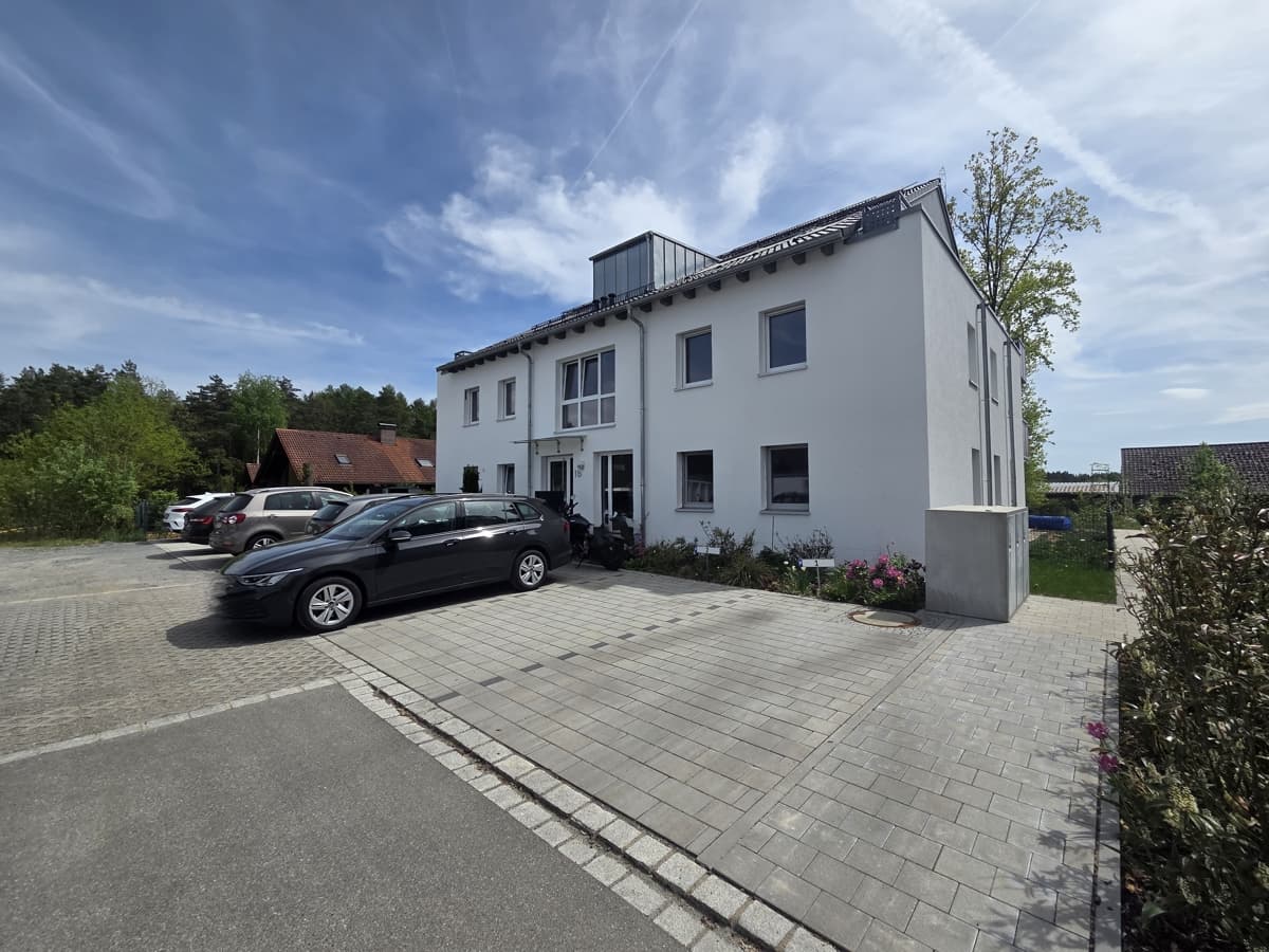 Wohnen in Altenstadt/WN - Exklusive, moderne 3-Zimmer-Wohnung mit Terrasse und Gartenanteil!