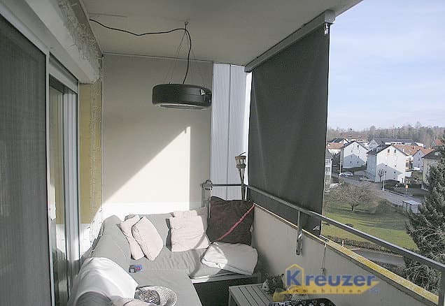 Modernisiert * Gepflegt * Kurzfristig beziehbar - Tolle 4-Zimmerwohnung im 5. OG mit Aufzug !