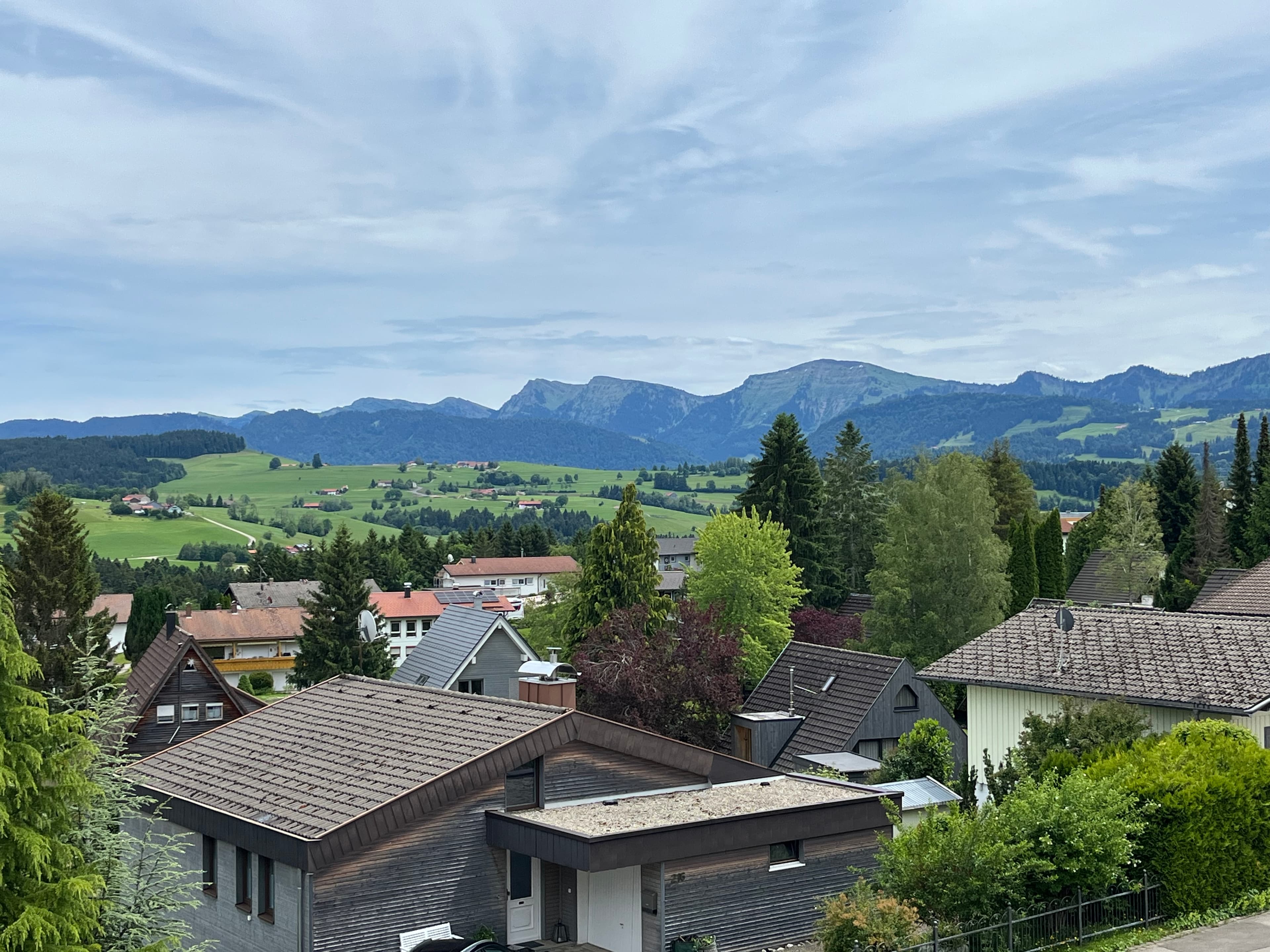 Schönes Apartment in Oberreute im 2. OG mit Balkon, Bergsicht und TG Stellplatz - Aufzug im Haus