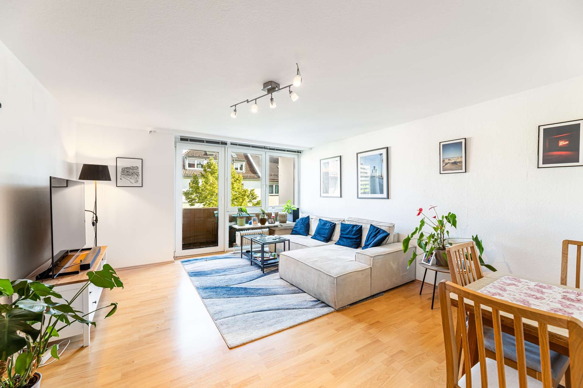 HEGERICH: Kapitalanlage in gefragter Lage – Vermietete 2-Zimmer-Wohnung mit Loggia