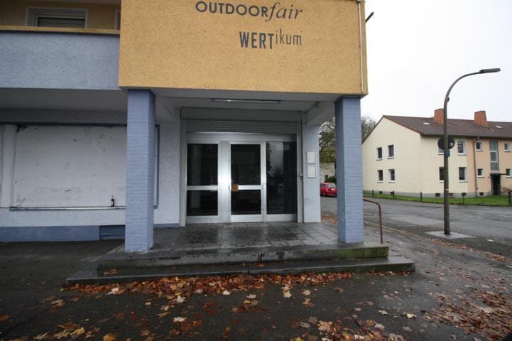 Attraktive Gewerbefläche mit großer Verkaufsfläche zu vermieten