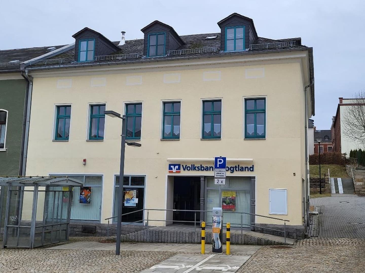 Renditeobjekt im Zentrum, saniert und vermietet mit 3 Einheiten in 08233 Treuen