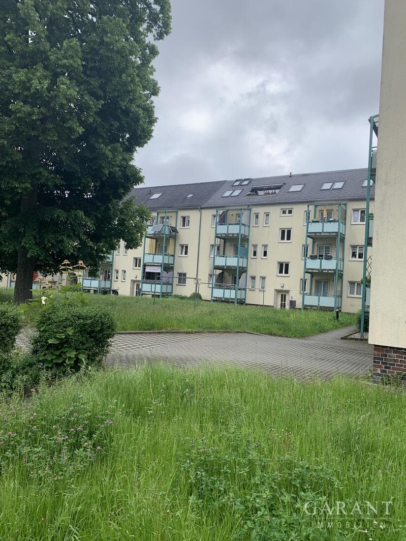 Kapitalanleger! Helle 2 1/2 Zimmer-Wohnung mit Balkon und Außenstellenplatz im Top-Zustand !!!!