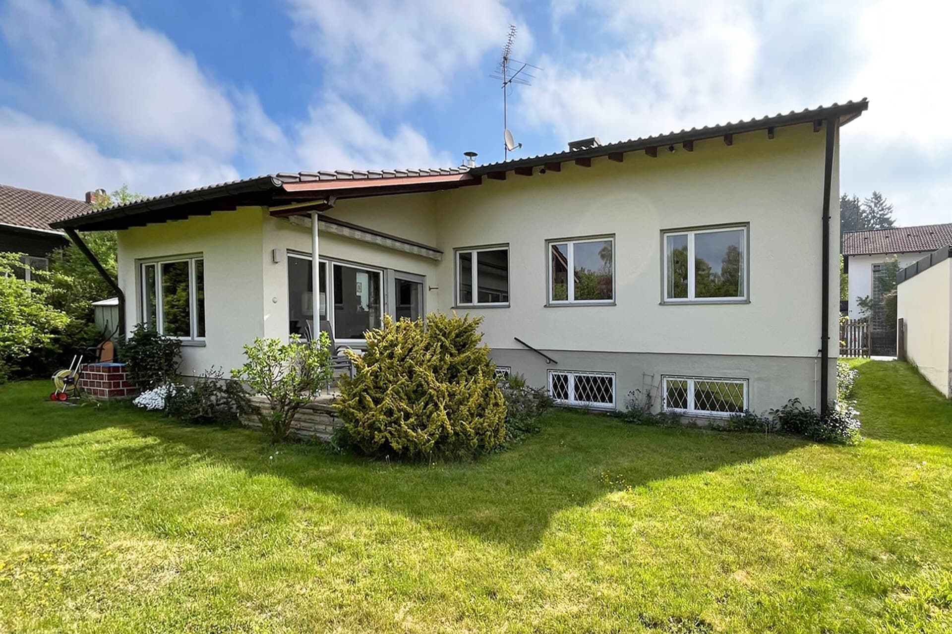 AIGNER - Großzügiger Bungalow in ruhiger, guter Lage von Starnberg-Söcking