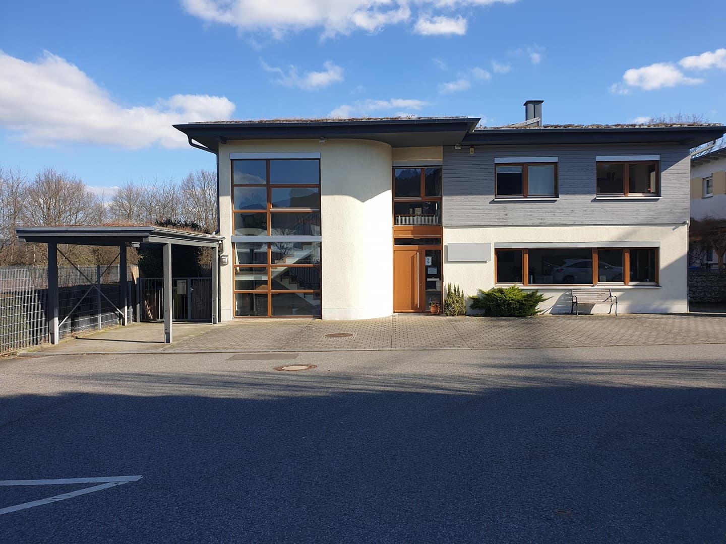 Büro/Praxisräume: ruhige Lage/hochwertiges Gebäude/viele Stellplätze mit Option Wohnen/Arbeiten