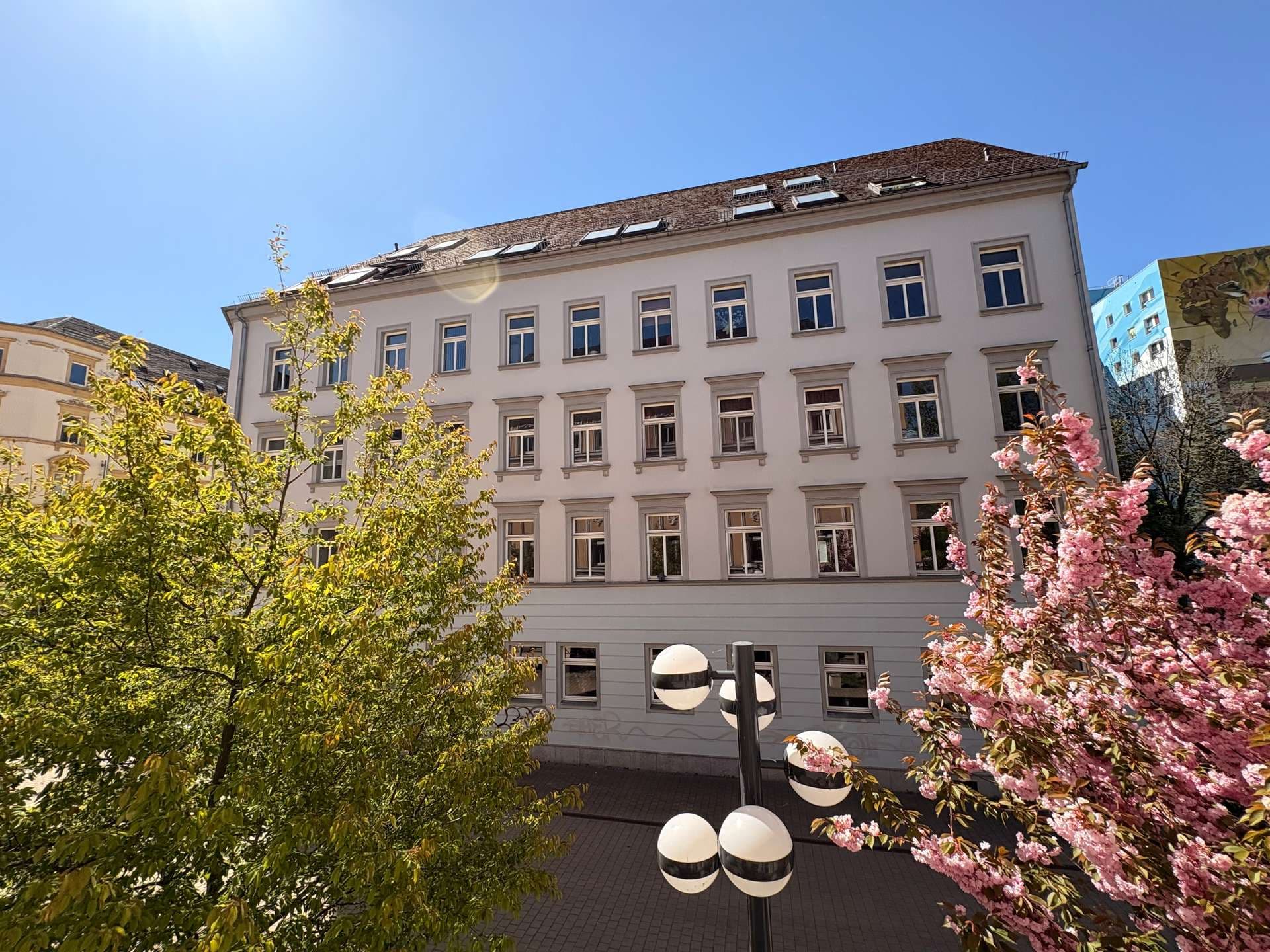 Modernes Büro mit 82m² direkt am Brühl!