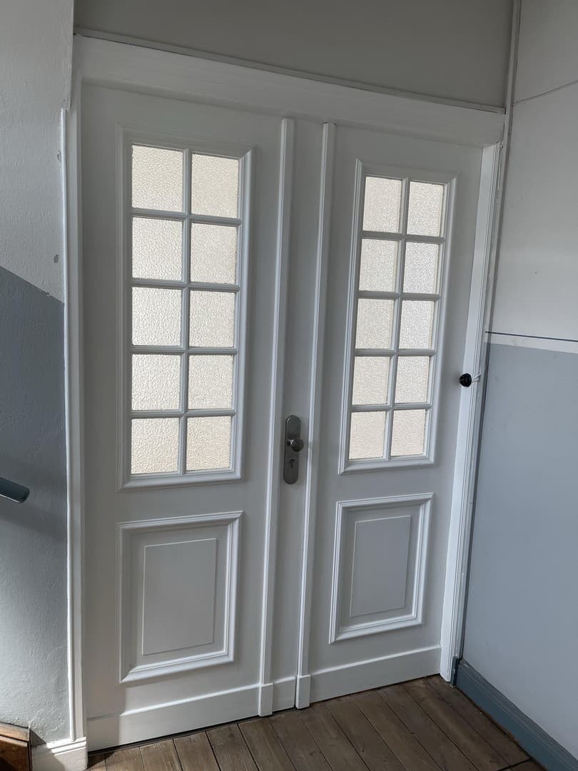Charmante 2-Zi.-Altbauwohnung, frisch renoviert und mit Balkon